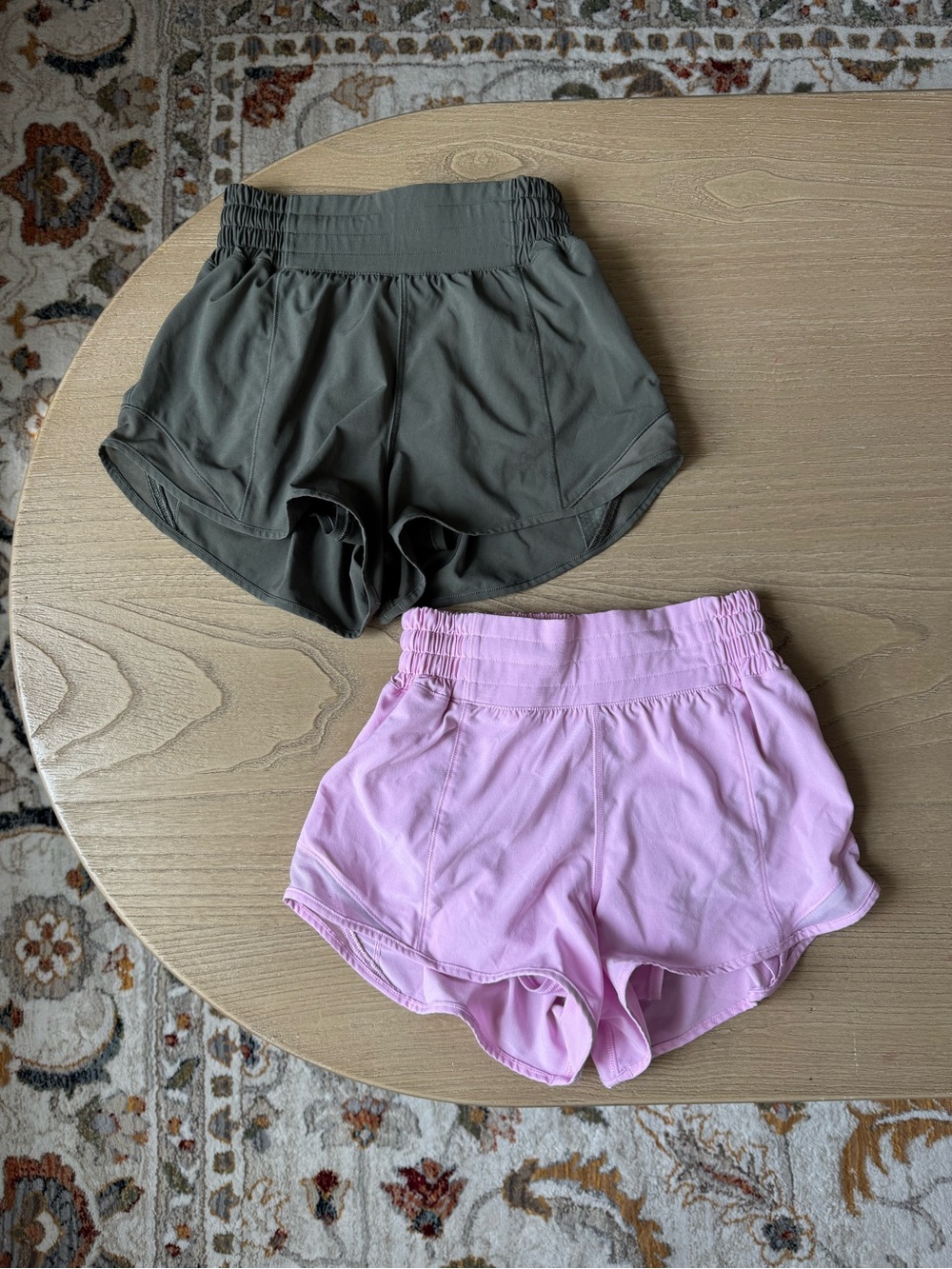 BUNDLE OF 2 : LULULEMON HOTTY HOT SHORTS SIZE 0
